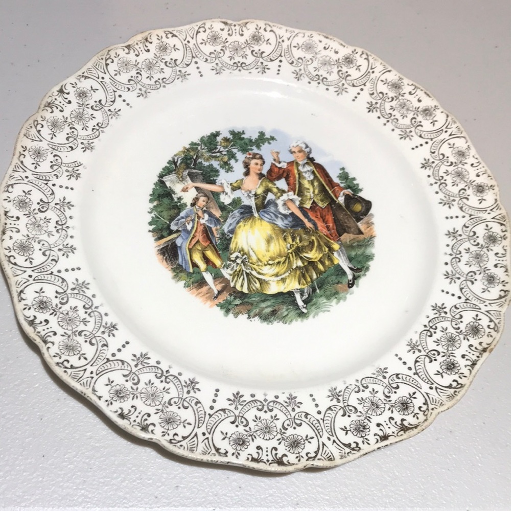 Vintage Royal Queen First Quality Original Warranted 22 KT. Gold Plate